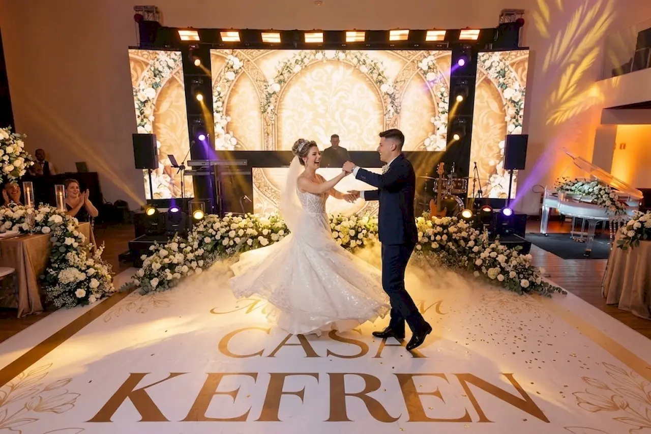 Pista de dança da Casa Kefren durante um casamento, com tecnologia de luz e som