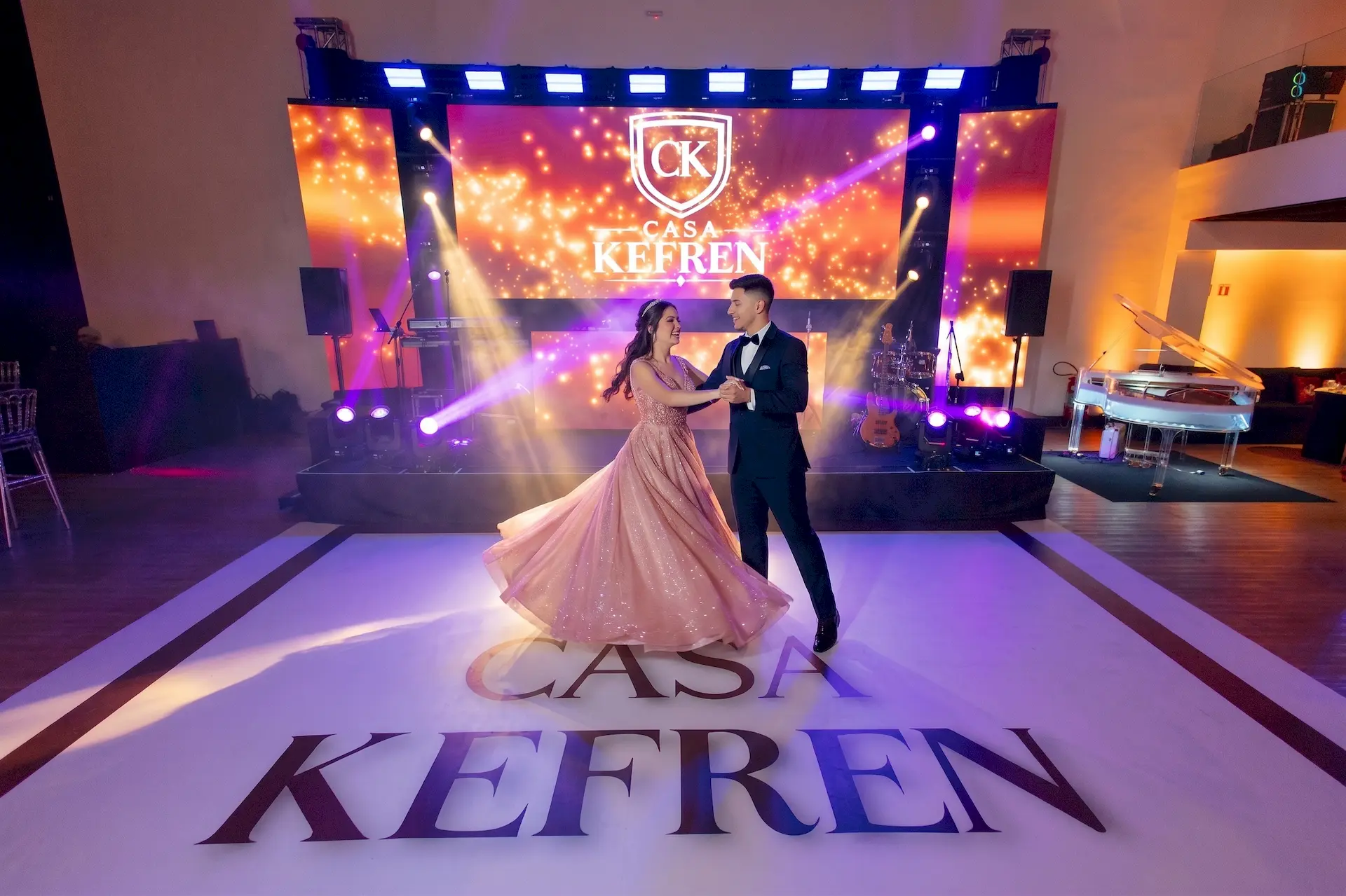Pista de dança da Casa Kefren com tecnologia de luz e som 2