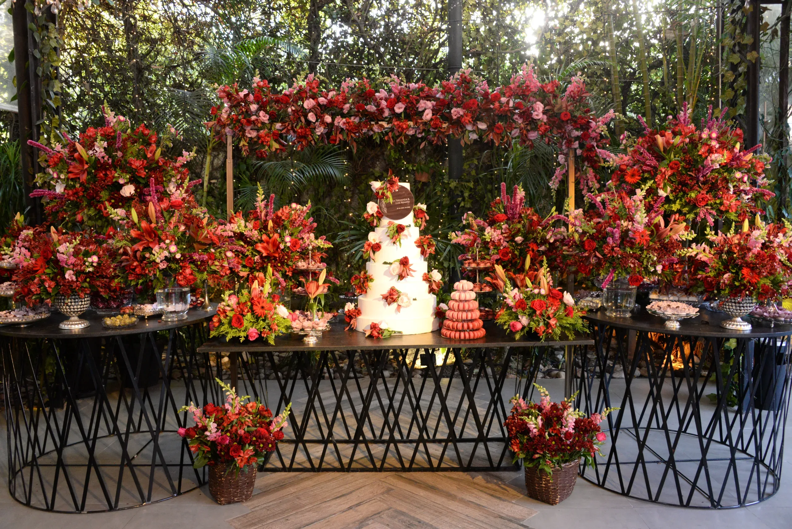 Detalhes do casamento no Cedrom Eventos