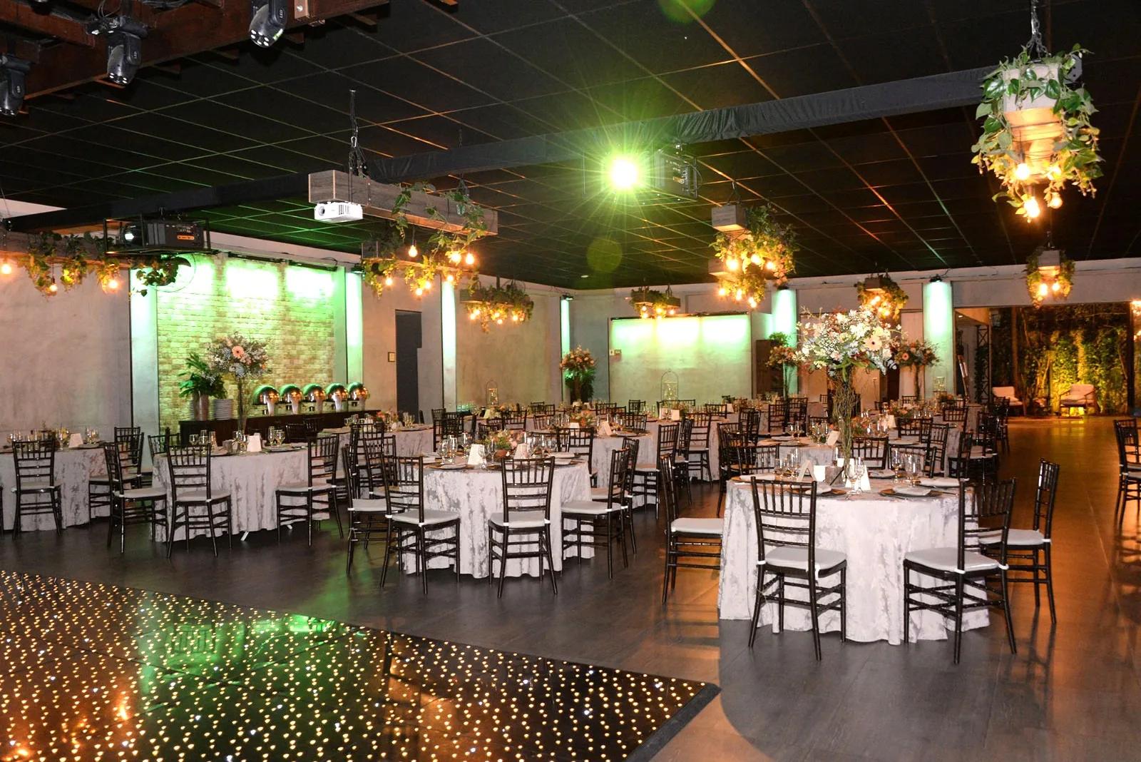 Festa de casamento no Cedrom Eventos