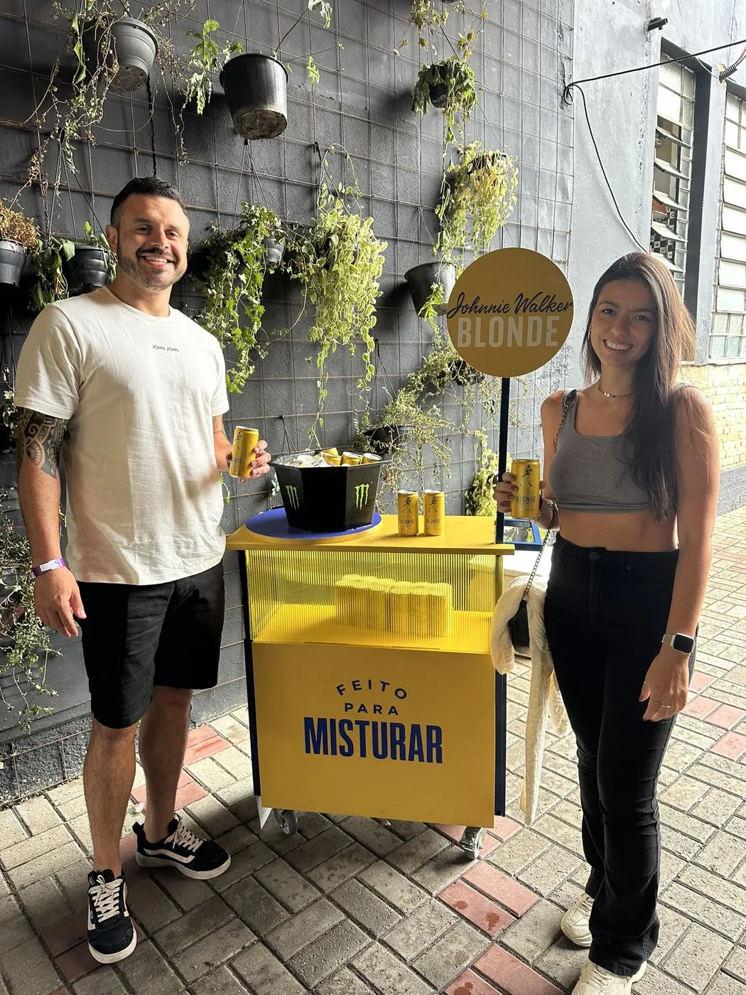 Ativação de marca com carrinho de bebidas
