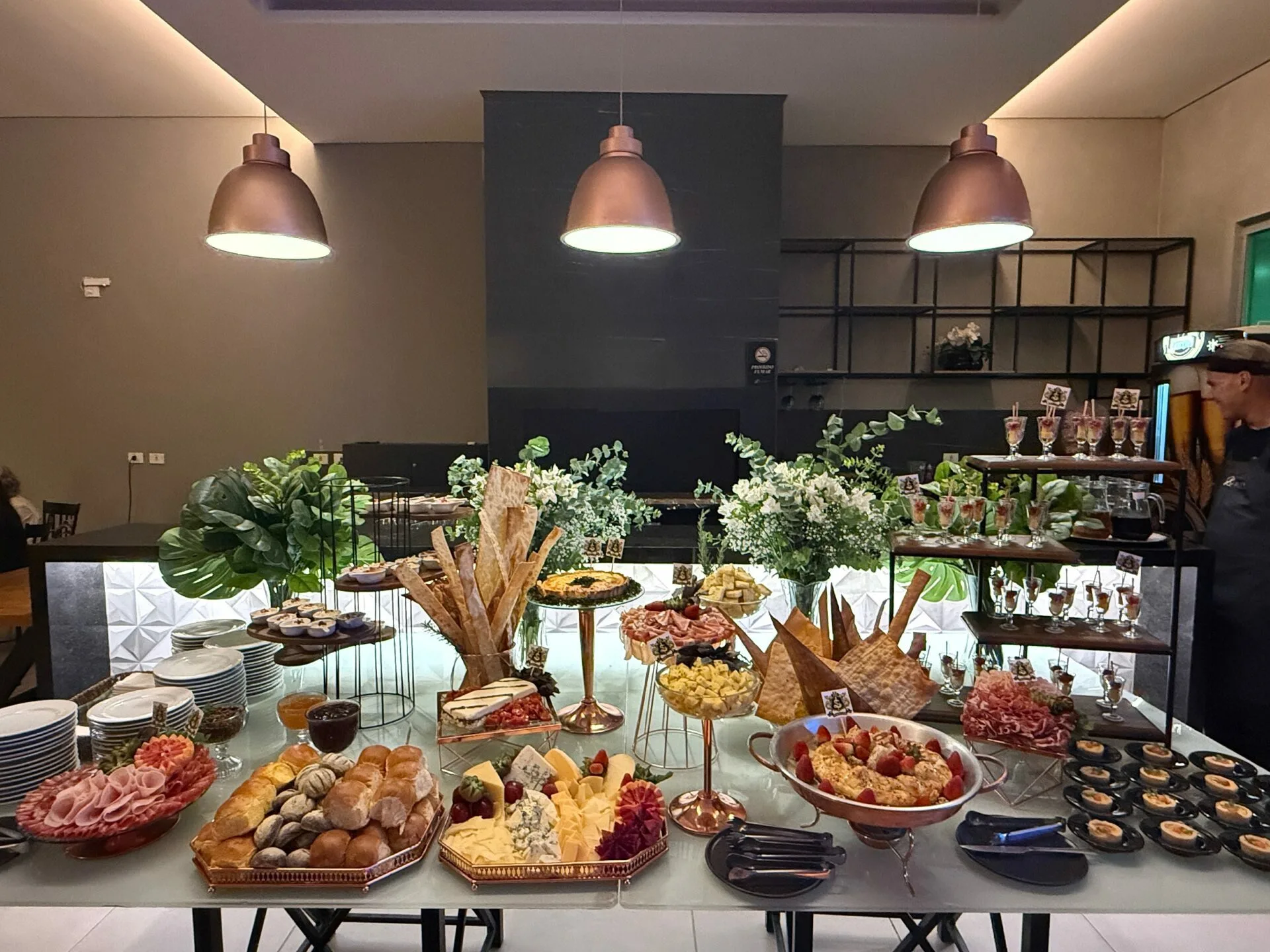 Gastronomia própria — Krispy Buffet
