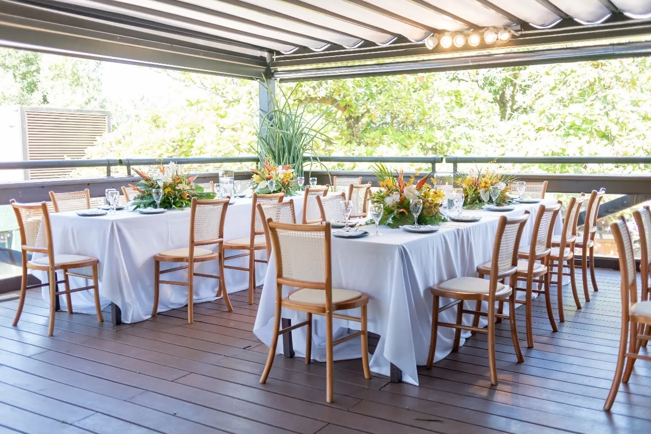 Restaurante Páreo Lounge preparado para casamento íntimo